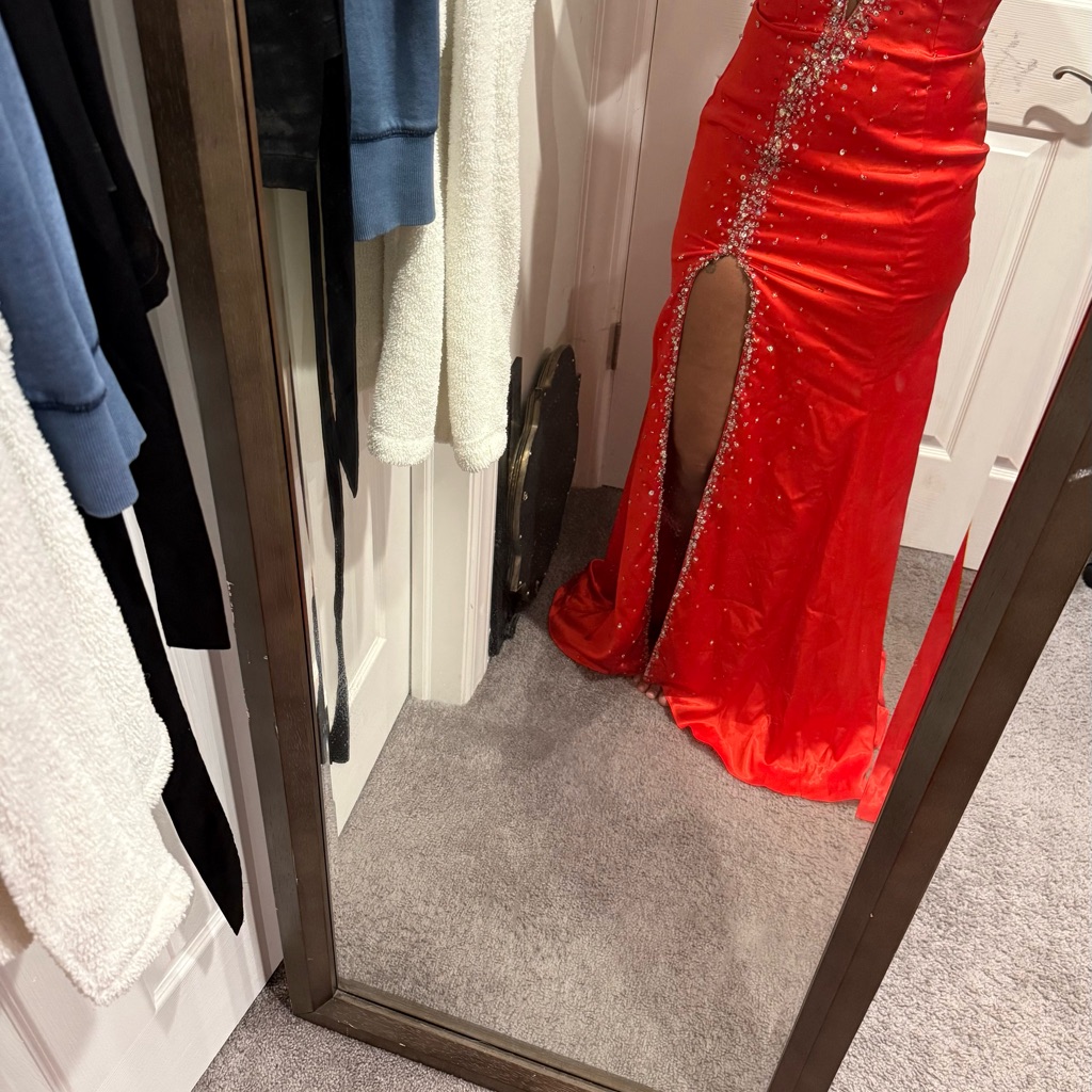 Elegant Red Evening Or Prom Gown